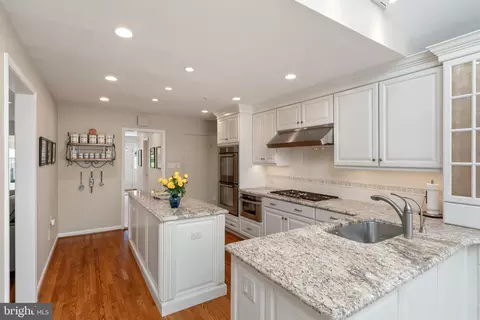 Kitchen - 7740 Bridle Path Ln, Mclean, VA 22102 photo 2 of 5