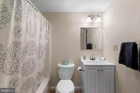 Bath - 7740 Bridle Path Ln, Mclean, VA 22102 photo 10 of 10