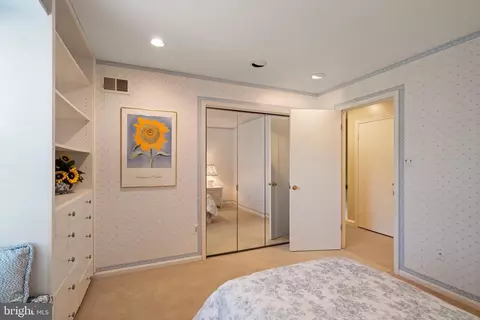 Bedroom - 7740 Bridle Path Ln, Mclean, VA 22102 photo 4 of 7