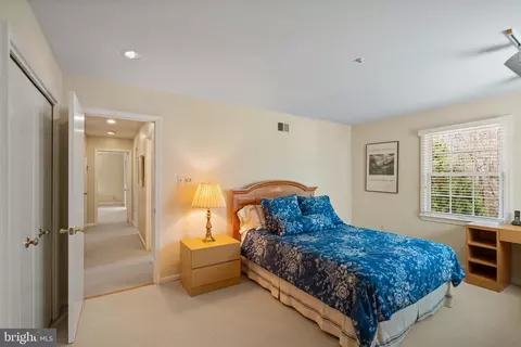 Bedroom - 7740 Bridle Path Ln, Mclean, VA 22102 photo 5 of 7