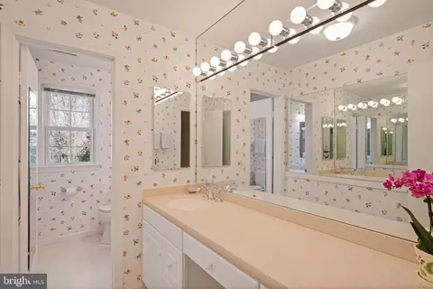 Bath - 7740 Bridle Path Ln, Mclean, VA 22102 photo 7 of 10