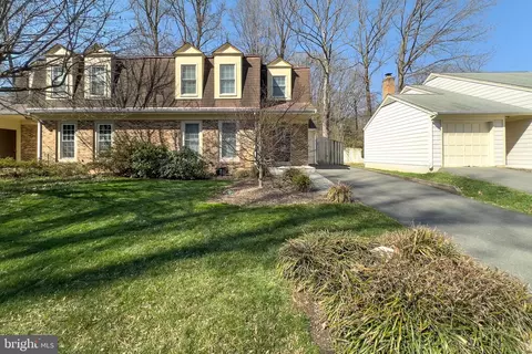 9998 Hemlock Woods Ln, Burke, VA 22015
