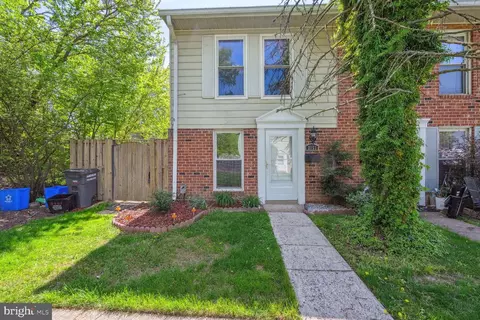 2151 Ferguson Pl, Herndon, VA 20170
