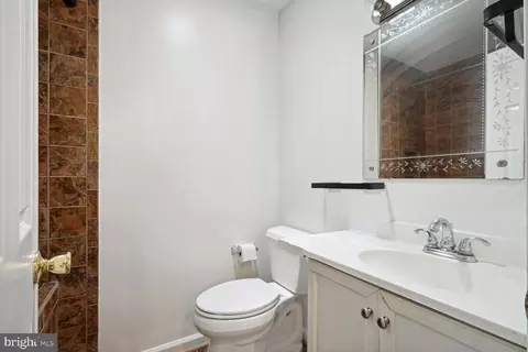 Bath - 2151 Ferguson Pl, Herndon, VA 20170 photo 1 of 2