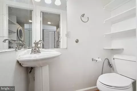 Bath - 2151 Ferguson Pl, Herndon, VA 20170 photo 2 of 2