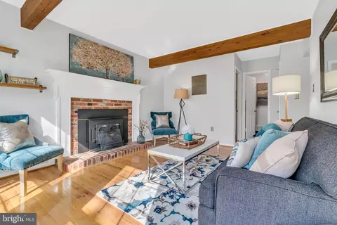 Living - 7607 Maritime Ln, Springfield, VA 22153 photo 5 of 8