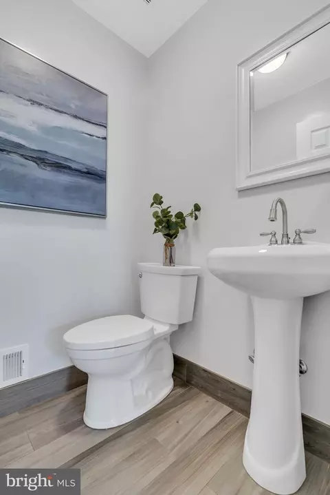 Bath - 7607 Maritime Ln, Springfield, VA 22153 photo 1 of 7