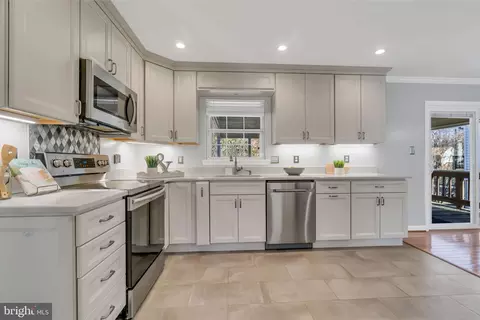 Kitchen - 7607 Maritime Ln, Springfield, VA 22153 photo 2 of 3