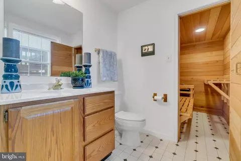 Bath - 7607 Maritime Ln, Springfield, VA 22153 photo 6 of 7