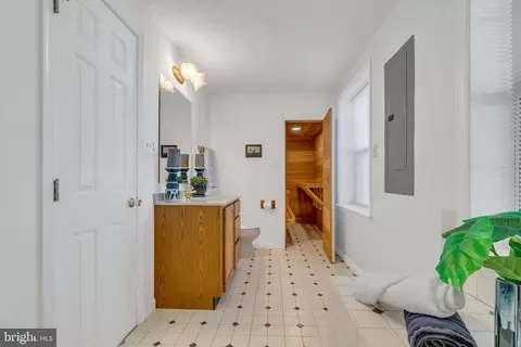 Bath - 7607 Maritime Ln, Springfield, VA 22153 photo 7 of 7
