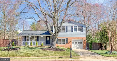4796 Tapestry Dr, Fairfax, VA 22032