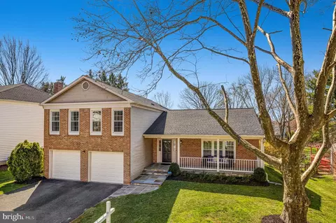 3104 Dower House Dr, Herndon, VA 20171