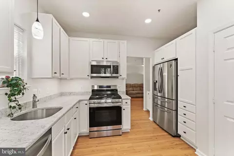 1515 N Point Dr #103, Reston, VA 20194