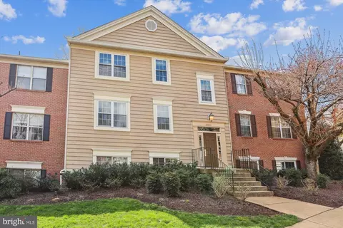 12011 Golf Ridge Ct #102, Fairfax, VA 22033