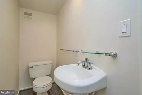 Bath - 11501 Hickory Cluster, Reston, VA 20190 photo 3 of 4