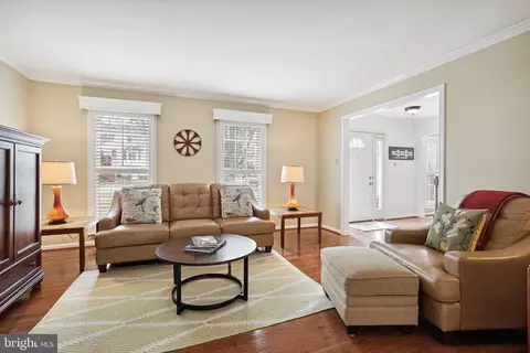 8655 Pohick Forest Ct, Springfield, VA 22153 photo 5