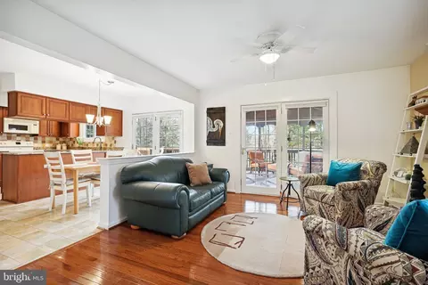 8655 Pohick Forest Ct, Springfield, VA 22153 photo 6