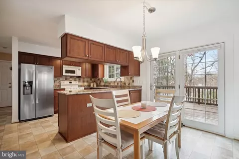 8655 Pohick Forest Ct, Springfield, VA 22153 photo 8