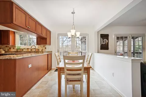 8655 Pohick Forest Ct, Springfield, VA 22153 photo 9