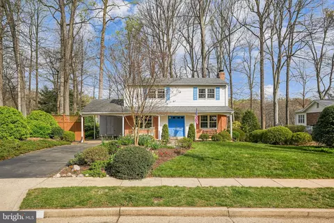 8912 Karver Ln, Annandale, VA 22003