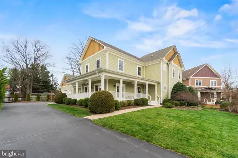 100 Monroe Hill Ct, Herndon, VA 20170