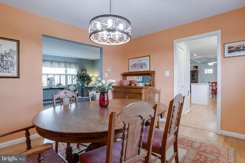 Dining - 6917 Sydenstricker Rd, Springfield, VA 22152 photo 5 of 6