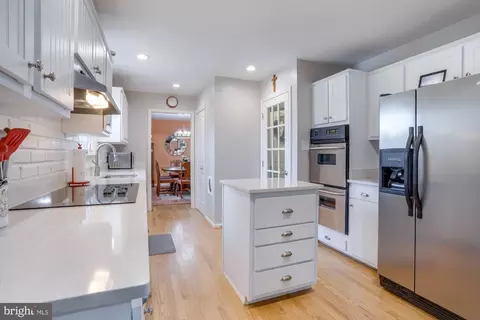 Kitchen - 6917 Sydenstricker Rd, Springfield, VA 22152 photo 2 of 4