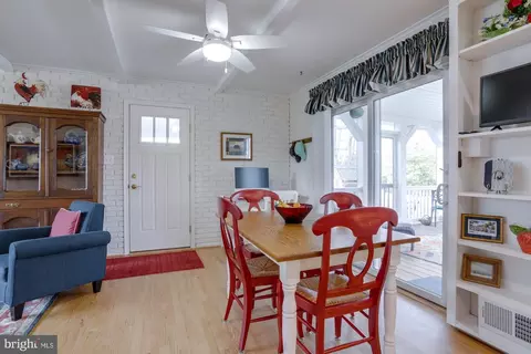 Dining - 6917 Sydenstricker Rd, Springfield, VA 22152 photo 3 of 6