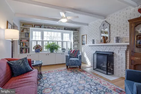 Living - 6917 Sydenstricker Rd, Springfield, VA 22152 photo 3 of 8