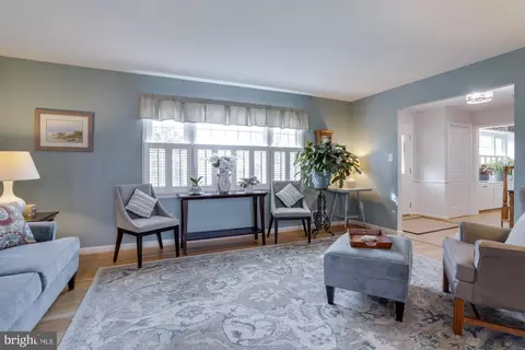 Living - 6917 Sydenstricker Rd, Springfield, VA 22152 photo 4 of 8