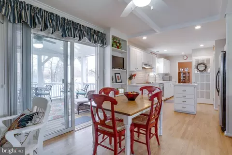 Dining - 6917 Sydenstricker Rd, Springfield, VA 22152 photo 2 of 6