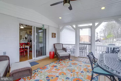 Exterior - 6917 Sydenstricker Rd, Springfield, VA 22152 photo 5 of 12