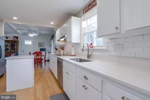 Kitchen - 6917 Sydenstricker Rd, Springfield, VA 22152 photo 4 of 4
