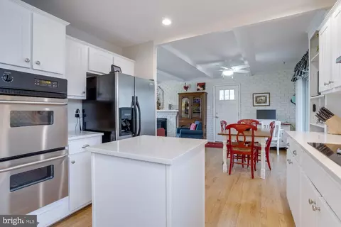 Kitchen - 6917 Sydenstricker Rd, Springfield, VA 22152 photo 3 of 4