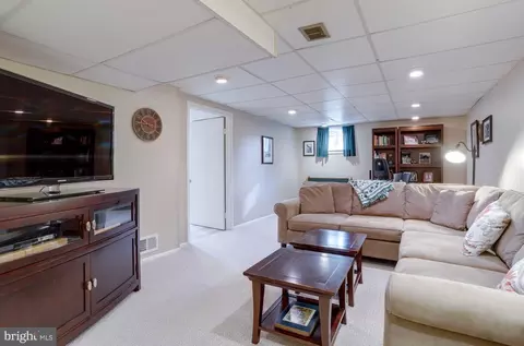 Living - 6917 Sydenstricker Rd, Springfield, VA 22152 photo 7 of 8