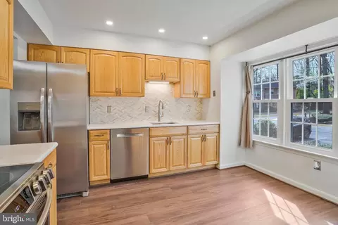 9038 Rosewall Ct, Springfield, VA 22152 photo 3