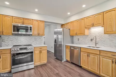 9038 Rosewall Ct, Springfield, VA 22152 photo 2