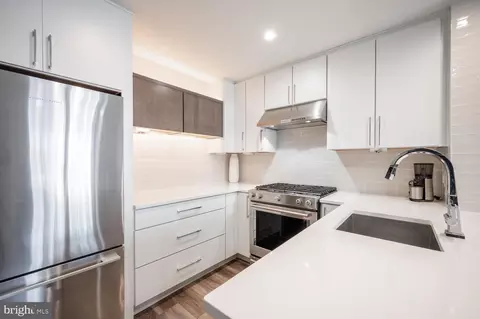Kitchen - 1645 International Dr #TH14, Mclean, VA 22102 photo 3 of 4