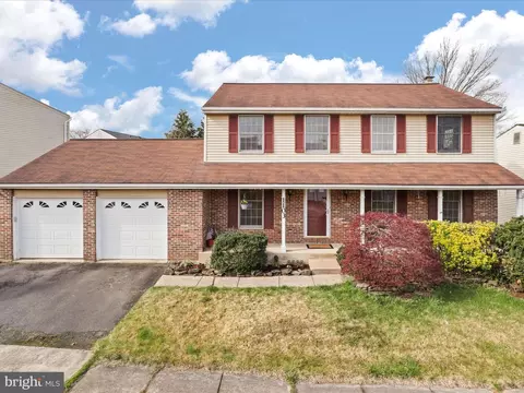 1103 Wintrol Ct, Herndon, VA 20170