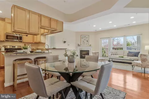 2911 Deer Hollow Way #221, Fairfax, VA 22031