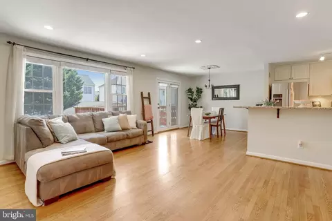 Dining - 6215 Zekan Ln, Springfield, VA 22150 photo 4 of 5