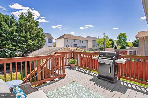 Exterior - 6215 Zekan Ln, Springfield, VA 22150 photo 6 of 12