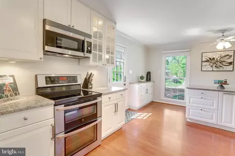 Kitchen - 6215 Zekan Ln, Springfield, VA 22150 photo 6 of 10