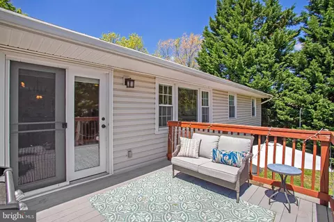 Exterior - 6215 Zekan Ln, Springfield, VA 22150 photo 7 of 12