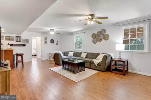 Living - 6215 Zekan Ln, Springfield, VA 22150 photo 1 of 4