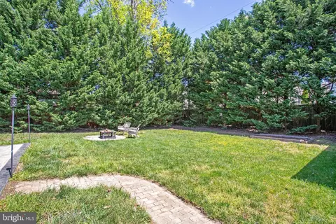Exterior - 6215 Zekan Ln, Springfield, VA 22150 photo 11 of 12