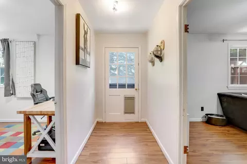 Entry Way - 6215 Zekan Ln, Springfield, VA 22150 photo 2 of 2