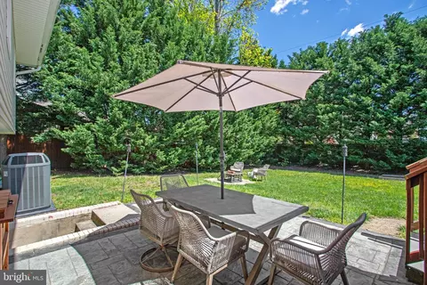 Exterior - 6215 Zekan Ln, Springfield, VA 22150 photo 9 of 12