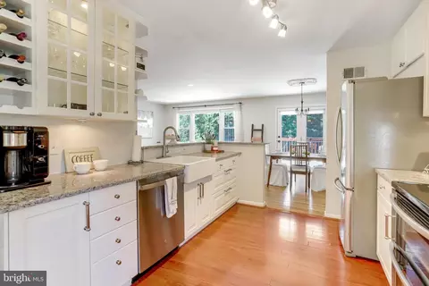 Kitchen - 6215 Zekan Ln, Springfield, VA 22150 photo 7 of 10