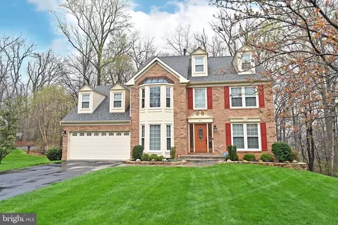 8610 Oak Chase Cir, Fairfax Station, VA 22039